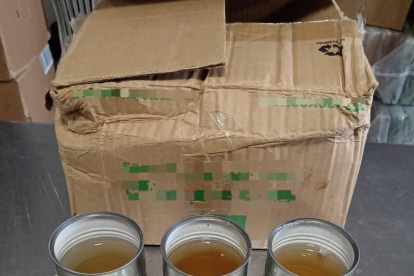 La droga hallada por la Policía estaba en enlatados.