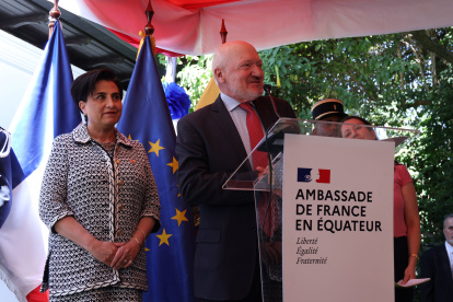 El embajador Frédéric Desagneaux junto a la ministra Gabriela Sommerfeld.