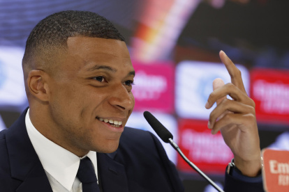 Kylian Mbappé durante la presentación como nuevo jugador del Real Madrid.