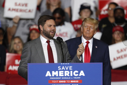 Archivo. James David Vance junto al expresidente estadounidense Donald Trump (2017-2021)