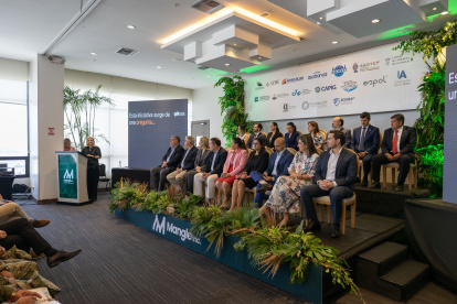 Representantes empresariales y de universidades, en el lanzamiento de la iniciativa.