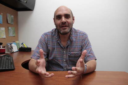 José Salazar, ingeniero en Ciencias Geográficas. Cuenta con un doctorado en Historia y Geografía por la Universidad de Cantabria.