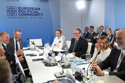 Woodstock. Keir Starmer (izq.) asiste con otros de sus pares a la sesión del Grupo de Trabajo sobre Migración.