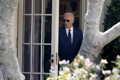 El Presidente Joe Biden sale de la Oficina Oval para salir del Jardín Sur de la Casa Blanca, este 15 de julio de 2024, camino a Las Vegas, Nevada.