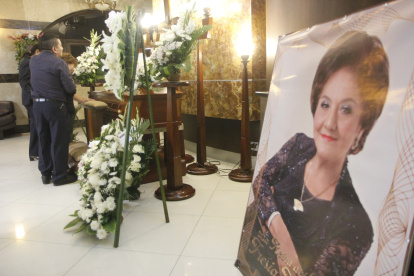 El funeral de Fresia Saavedra se desarrolla en Guayaquil.