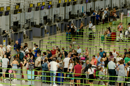 Retrasos en el aeropuertos de Málaga por falla global de Microsoft.