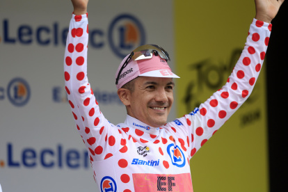 Richard Carapaz un espectáculo en el Tour de Francia, es el Rey de la Montaña.