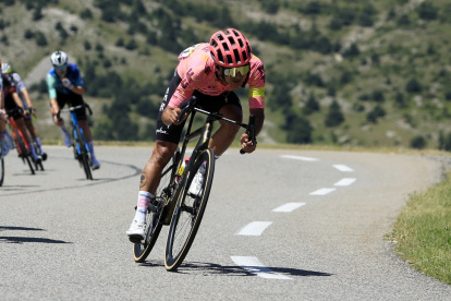 El ciclista ecuatoriano terminó cuarto en la etapa 19 del Tour de Francia y se proclamó Rery de la Montaña