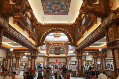 Detalles de la arquitectura del Swaminarayan Akshardham, templo hindú más grande fuera de India.
