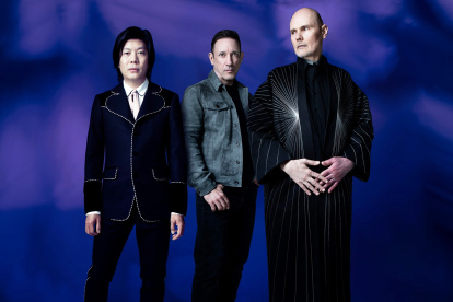 De izquierda a derecha, James Iha (guitarra), Jimmy Chamberlin (batería) y Billy Corgan (voz/guitarra) forman el núcleo duro de la banda.