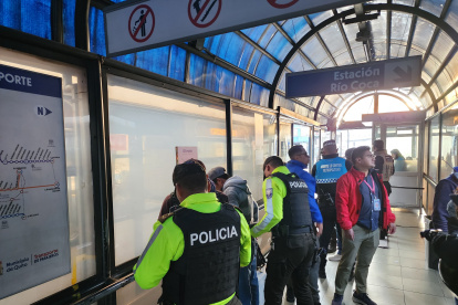 Efectivos de la Policía Nacional también intervinieron en los operativos.