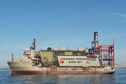 Imagen referencial de barcaza de generación de electricidad.