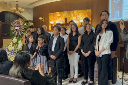 Sus alumnos de la Escuela del Pasillo.