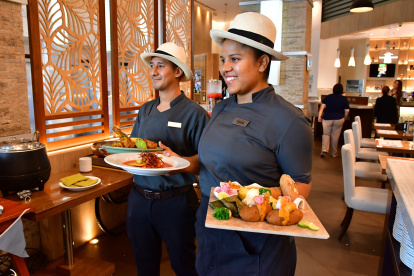 Piqueos. El restaurante Novo, del Courtyard by Marriott Guayaquil, ofrece muchinis, bollo, corviches, entre las opciones de bocaditos típicos.