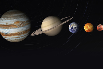 Los planetas Tierra, Marte, Júpiter, Saturno y Venus.