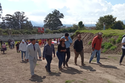 La construcción de cubierta en el estadio de la Liga Deportiva de El Quinche, fue gestionado mediante Presupuestos Participativos