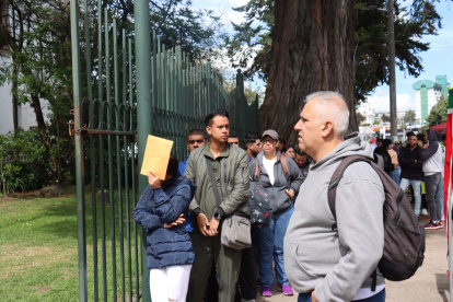 Los venezolanos en Ecuador no podrán votar en las elecciones presidenciales de su país, por el cierre de los consulados en Quito y Guayaquil.