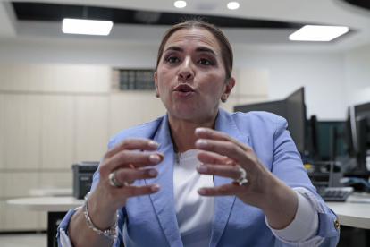 La gobernadora del Meta, Rafaela Cortés, habla durante una entrevista con EFE, el 24 de julio de 2024, en Bogotá (Colombia).