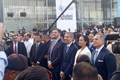 Sesión solemne por la fundación de Guayaquil, en el Palacio de Cristal.