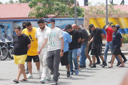En la finca estaban más de 200 personas, entre ellas, presuntos miembros y líderes de grupos de delincuencia organizada.