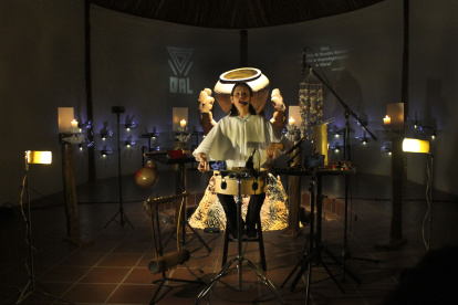 La artista Janis Zambrano, mezcló la cultura china con otras a través de sus canciones y temas de diferentes épocas y procedencia.