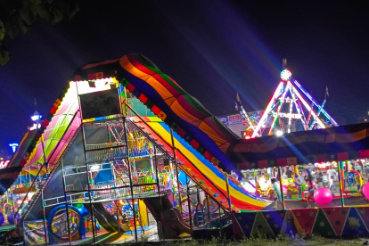Estado. Los carruseles de la feria actualmente están abiertos al público.