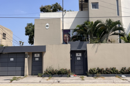 Sede. Maduro cerró los consulados de Ecuador en el último día de actualizaciones para el registro electoral.