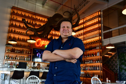 Carlos Benítez es el propietario de La Pesca, que se ha ganado su sitial en la gastronomía local.