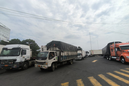 Precaución. Los transportistas coordinan ahora los viajes que harán para ir acompañados en la carretera.