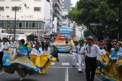 El desfile recorrió la avenida Malecón, desde Juan Montalvo hasta Colón, la tarde de este viernes 26 de julio.