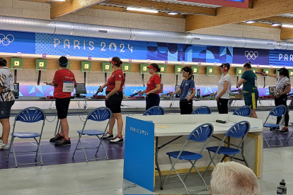 Las competidoras durante la prueba de tiro femenino 10 m.