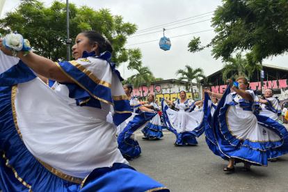 La calle Panamá fue escenario de un desfile cívico en homenaje a los 489 años del proceso fundacional de Guayaquil, la mañana de este sábado 27 de julio.