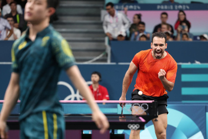 El microtenista guayaquileño celebró por fin en una cita olímpica, tras irse de Tokio 2020 sin victorias.