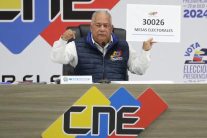 El presidente del Consejo Nacional Electoral (CNE) de Venezuela, Elvis Amoroso habla este domingo 28 de julio de 2024 en Caracas (Venezuela) tras el inicio de los comicios presidenciales.