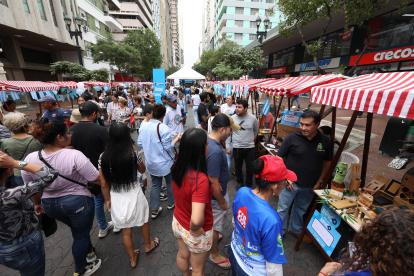 La avenida 9 de Octubre fue peatonalizada, desde Lorenzo De Garaicoa hasta el Malecón.