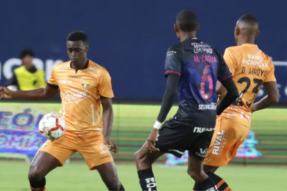 Final del primer tiempo del encuentro del IDV Junior y Barcelona.