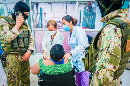 El pasado 28 de julio, las Fuerzas Armadas en coordinación con  Segura EP ayudaron a una adulta mayor en una emergencia médica.