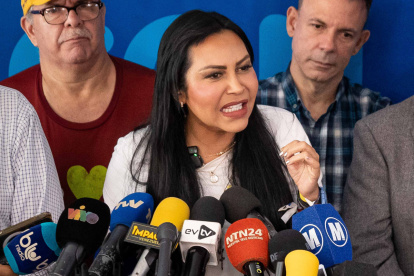 La exdiputada de la Asamblea Nacional de Venezuela, Delsa Solórzano habla durante una rueda de prensa este miércoles, en Caracas (Venezuela).
