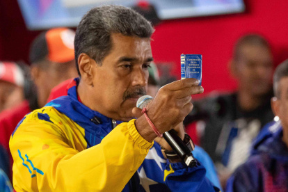 El presidente de Venezuela, Nicolás Maduro, pronuncia un discurso tras conocer los resultados de las elecciones presidenciales este lunes, en Caracas (Venezuela).