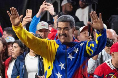 El presidente de Venezuela, Nicolás Maduro, celebra tras conocer los resultados de las elecciones presidenciales este lunes, en Caracas (Venezuela).