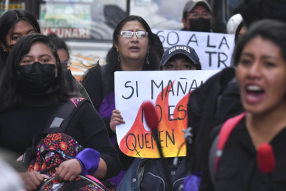 Mujeres que participan en una marcha con motivo del Día Internacional de la Mujer