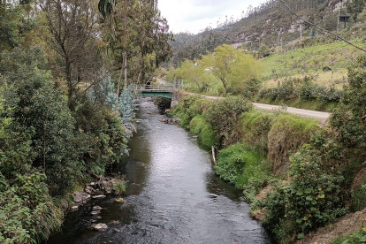 Tarqui. Este río es uno de los que mantiene el caudal más bajo.