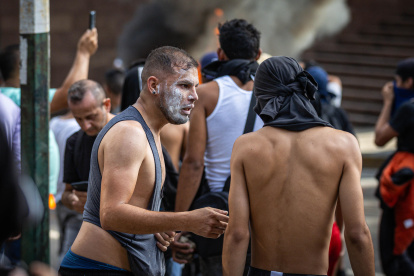 Manifestantes se enfrentan a la Guardia Nacional Bolivariana (GNB), por los resultados de las elecciones presidenciales.