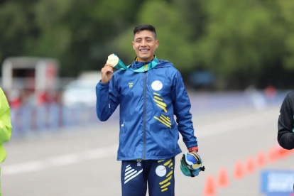 David Hurtado con su medalla de oro obtenida en los Juegos Panamericanos 2023.