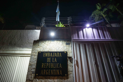 Uno de los seis opositores que se encuentran refugiados en la residencia oficial de la Embajada de Argentina en Caracas.
