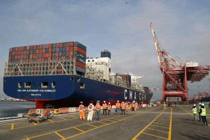 Buque CMA Alexander Von Humboldt, uno de las más grandes embarcaciones que ha atracado en el puerto de Callao.