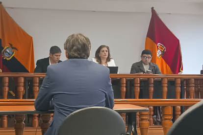 El tribunal penal negó la solicitud de extinción de la pena que solicitó el padre de Carlos Flores, femicida sentenciado y prófugo.