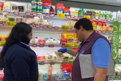 Técnicos de la entidad recorren supermercados y distribuidoras.