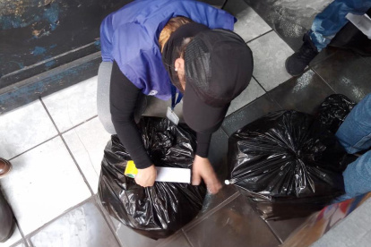 Un control en locales del sector El Tejar de #Quito permitió evidenciar la venta de productos sin registro