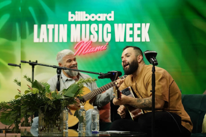 Durante el panel Making the hit live en la Semana de la Música Latina 2023, el puertorriqueño Pedro Capó hizo una llamativa improvisación musical. Se le unió el intérprete mexicano Carin León, y el resultado fue sorprendente.